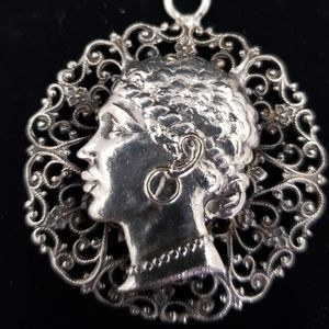 Stunning metal cameo/portait on filigree pendant necklace